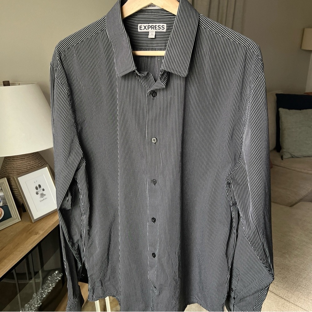 Express Men’s Black/white Fitted Longsleeve Striped Button Up Size XL 17-17.5 - Picture 2 of 15